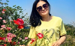 班长没戴奶罩让捏了一节课怎么办